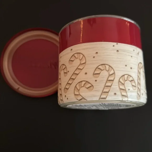 NEW: CRUSHED CANDY CANE - Winter Bath & Body Works Candle Holiday Peppermint - Picture 7 of 10